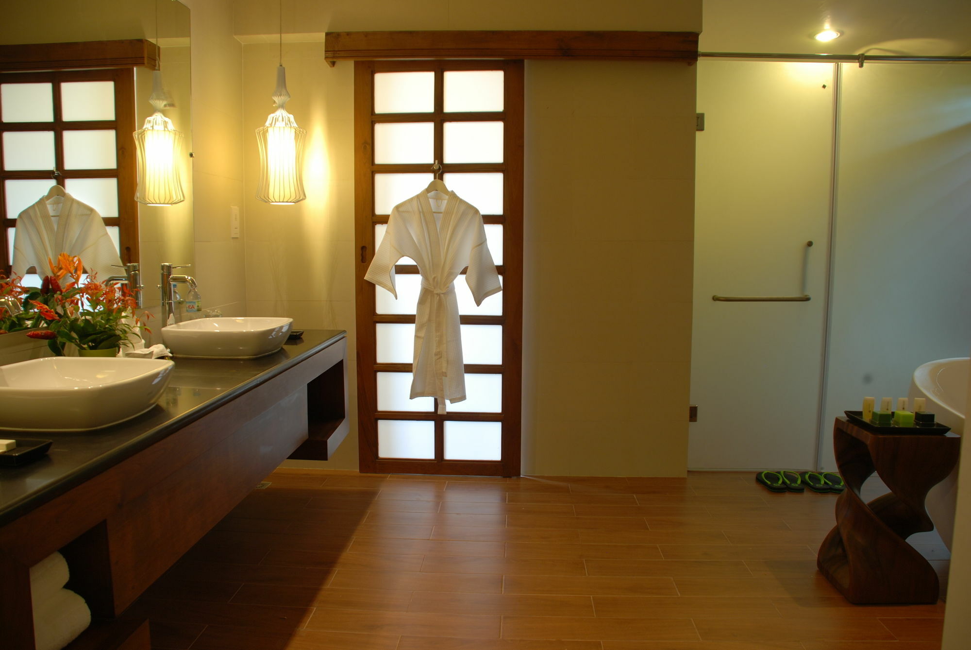 Nirvana And Hotel 3*